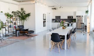 Sunny Historic Creative Loft - Image 3