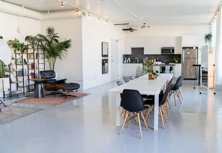 Sunny Historic Creative Loft - Image 3