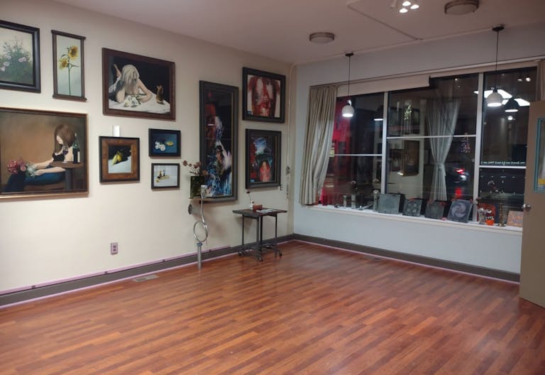 Lakeview / Roscoe Village Art Gallery Space in Chicago - Image 0