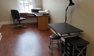 2nd floor front office 128sq.ft. over looking the square. - Image 0