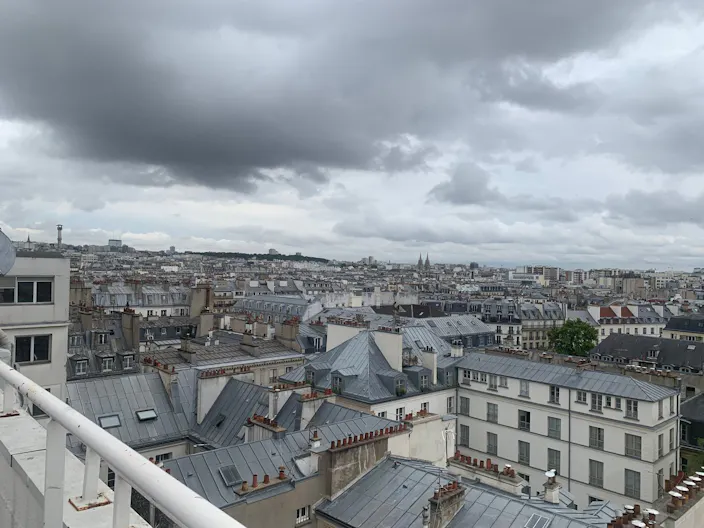 Cured Atypical Building for Rent - Nice Volume - Paris Le Marais - Image 2