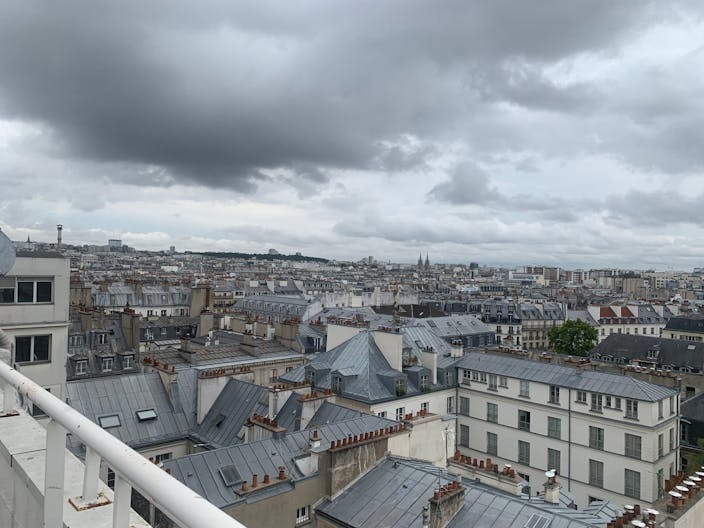 Cured Atypical Building for Rent - Nice Volume - Paris Le Marais - Image 2