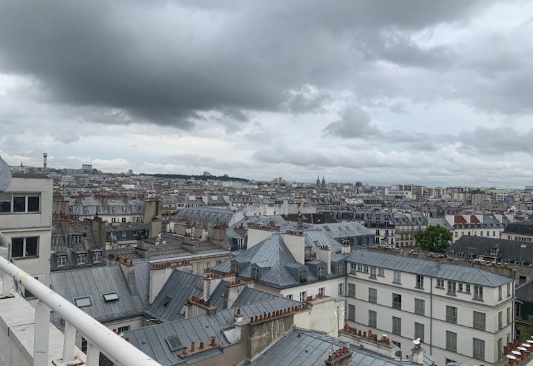 Cured Atypical Building for Rent - Nice Volume - Paris Le Marais - Image 2