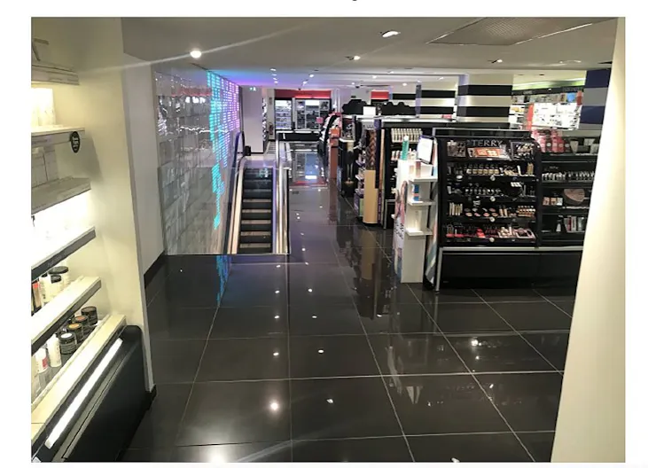 Flagship in Avenue des Ternes - Image 3