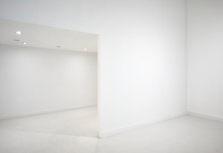 Espace white cube sur rue en plein Marseille - Image 4