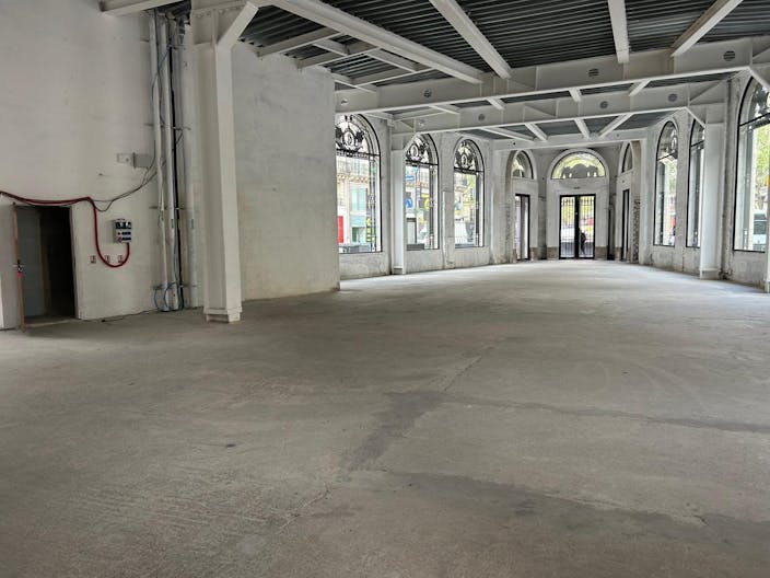 Unique space Boulevard haussmann Paris - Image 3