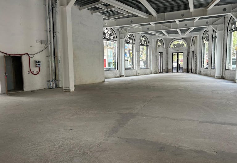 Unique space Boulevard haussmann Paris - Image 3