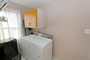 Large, bright, updated Ranch Located in the heart of Pine Hills. 3 bedroom, 2 full & 2-1/2 baths - Image 8