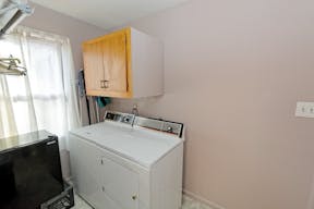 Large, bright, updated Ranch Located in the heart of Pine Hills. 3 bedroom, 2 full & 2-1/2 baths - Image 8