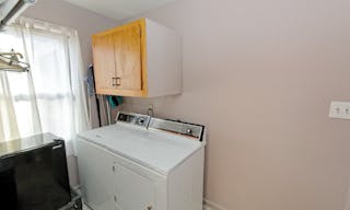 Large, bright, updated Ranch Located in the heart of Pine Hills. 3 bedroom, 2 full & 2-1/2 baths - Image 8