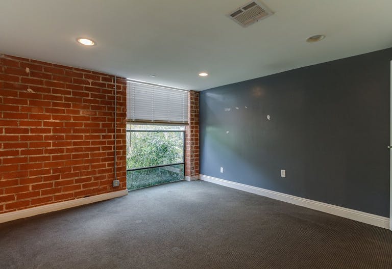 Trendy Building in Beverly Hills - Image 3