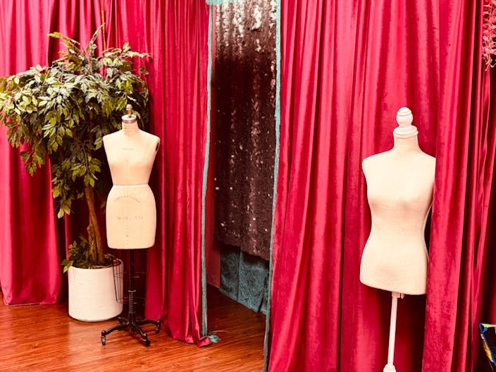 Fashion Space in NW Chicago Suburbs - Image 2