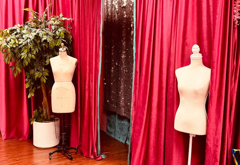 Fashion Space in NW Chicago Suburbs - Image 2