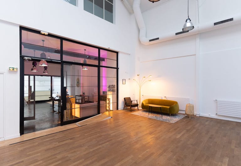 modern and welcoming showroom in the heart of Paris - Image 3