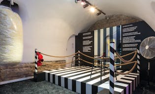 Pop Up Boutique on Rue Ferdinand Duval - Image 9