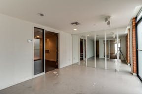 Trendy Building in Beverly Hills - Image 4