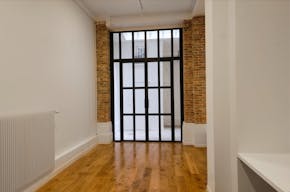 Espace atypique avec cour privative � R�publique / Canal Saint-Martin - Image 12