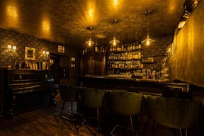 Retour dans le temps dans un magnifique Bar priv� - Image 4