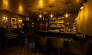 Retour dans le temps dans un magnifique Bar priv� - Image 4