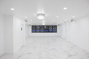 Modern Bright Open White Canvas Space in a prime location - Image 0