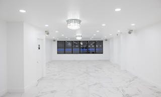 Modern Bright Open White Canvas Space in a prime location - Image 0