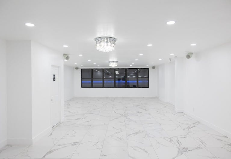 Modern Bright Open White Canvas Space in a prime location - Image 0