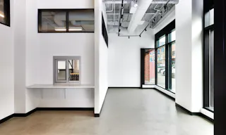 Elegant Storefront in Fulton Market - Image 2