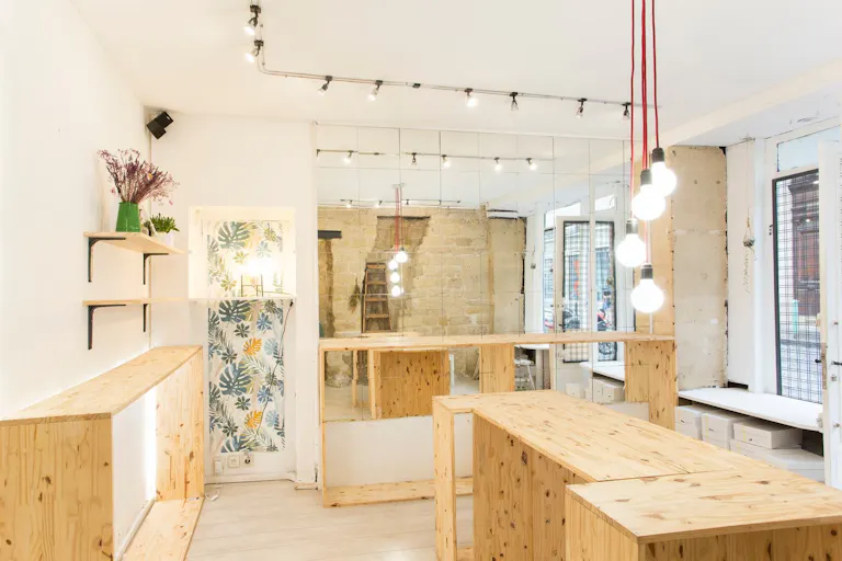 Chic Boutique in Montmartre - Image 4
