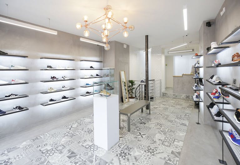 Premium Boutique in Le Marais - Image 1