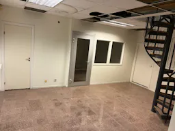 Lokal i A-läge med skyltfönster mot gatan, perfekt för pop up store - Image 8