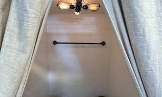 Boutique on Melrose Avenue - Image 12