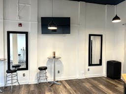 Quaint Meeting Space in Essex County - Image 8