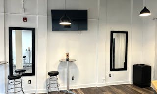 Quaint Meeting Space in Essex County - Image 8