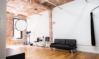 Stunning Dumbo Studio: Natural Light, Brooklyn Bridge Nearby, Full Equipment & Services! - Image 1