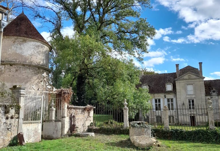 Ch�teau du XVIIIe si�cle abandonn� - Image 1