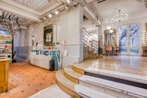 Superb Mansion in the 6th arrondissement of Paris - Image 4