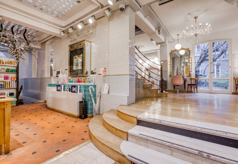 Superb Mansion in the 6th arrondissement of Paris - Image 4