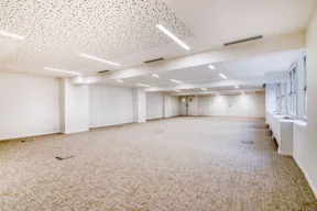 Unique Space near Parc Monceau - Image 9