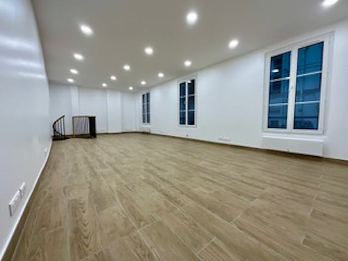 Spectaculaire Espace Éphémère à Paris - Image 2