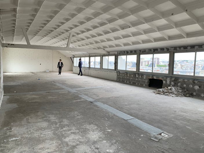 Cured Atypical Building for Rent - Nice Volume - Paris Le Marais - Image 0