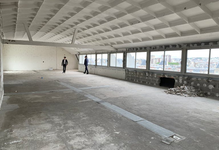 Cured Atypical Building for Rent - Nice Volume - Paris Le Marais - Image 0