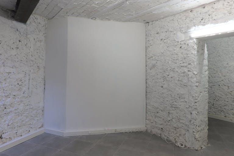 Two-level boutique and underground space - Image 4