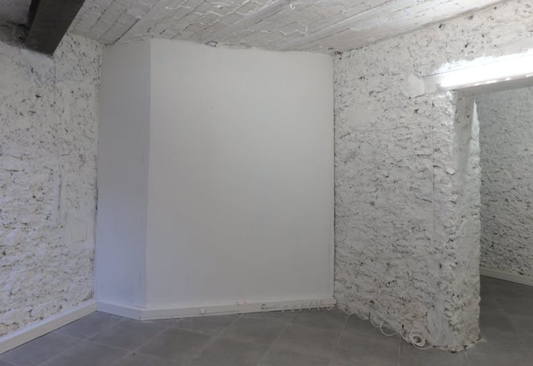 Two-level boutique and underground space - Image 4