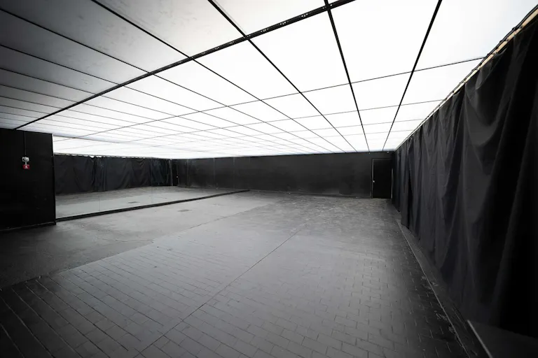 Metro 2 - Infinity room with RGB ceiling - Image 4