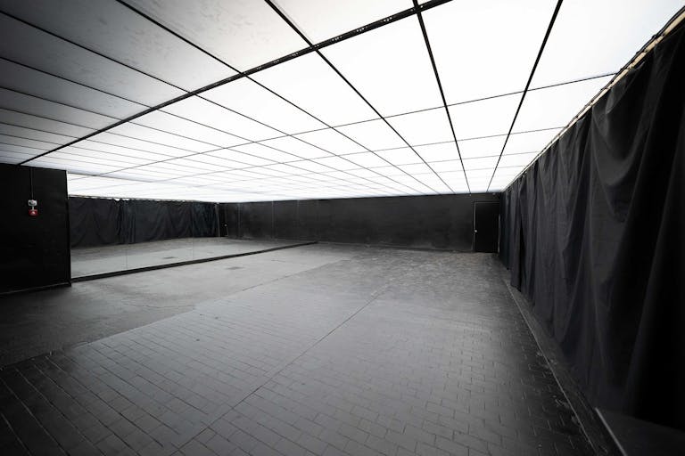 Metro 2 - Infinity room with RGB ceiling - Image 4