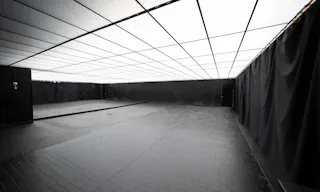 Metro 2 - Infinity room with RGB ceiling - Image 4