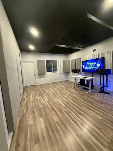 Modern Outer Space Premium Hollywood Multi-Purpose Creative Studio - Image 4