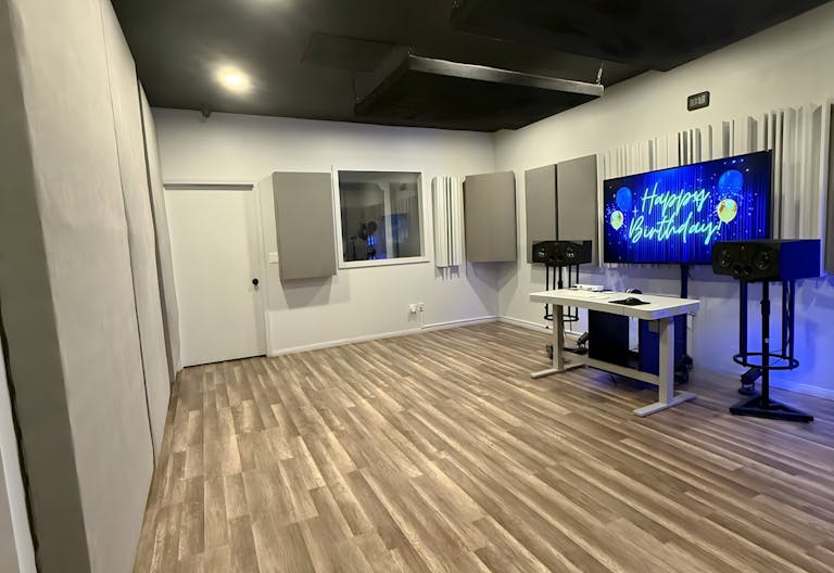 Modern Outer Space Premium Hollywood Multi-Purpose Creative Studio - Image 4