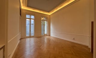 hotel particulier en plein coeur de Paris avec Jardin - Image 13