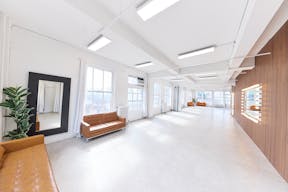 Expansive Skyline Loft - Connected Studio Space - Image 4